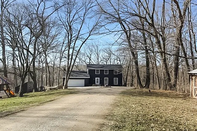 21996 Robins Ln photo 1