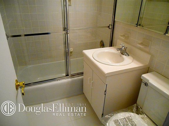 3rd image of 245 E 63rd St APT 1216