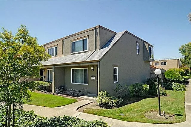 5090 Plaza Corona — Photo 1