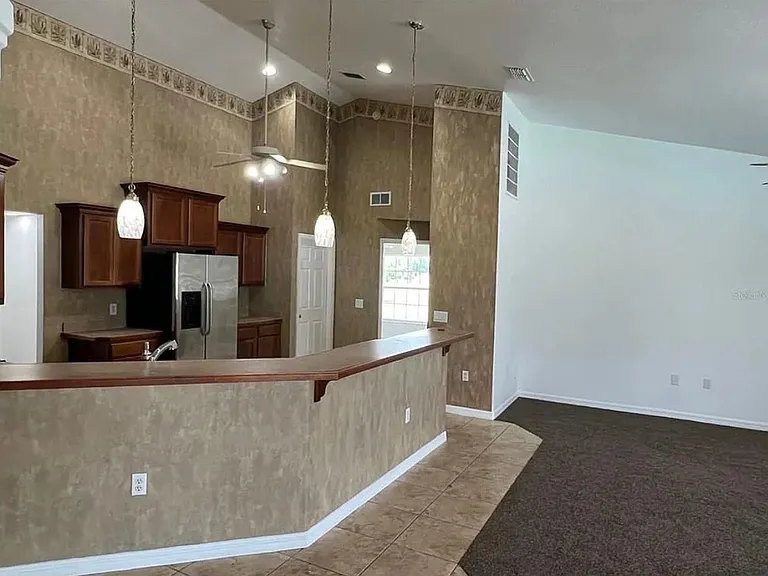 9800 SE 64th Ave — Photo 3
