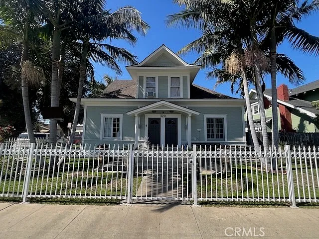 320 S Broadway #B — Photo 1