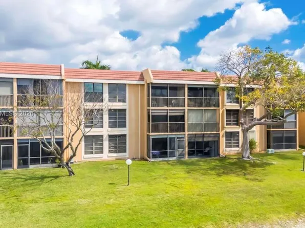 5802 Coral Lake Dr #102, Margate, FL 33063