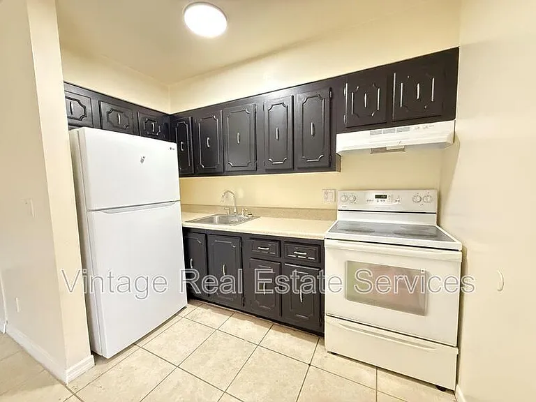 Whitehall Garden Apartments — Photo 2