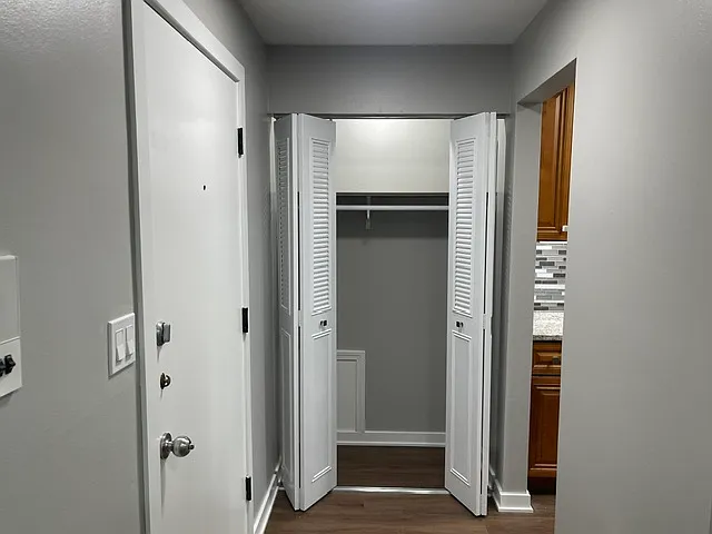 1444 Carriage Ln #4 — Photo 5
