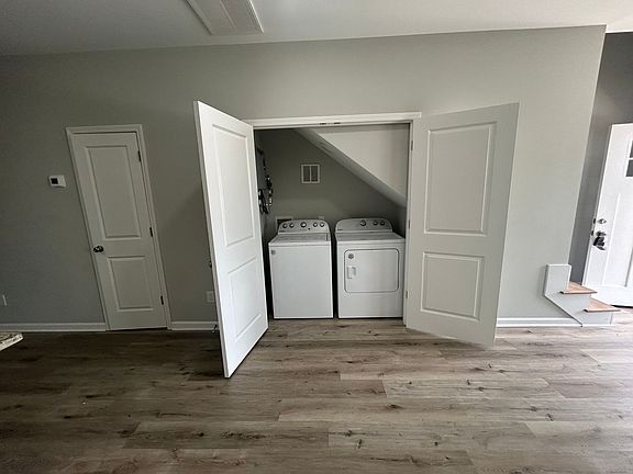 5th image of 2513B Bratton St