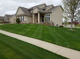 465 Prairie View Cir, Fairfax, IA 52228