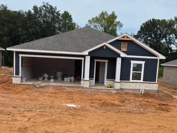 2705 Southern Oaks Dr, Longview, TX 75604