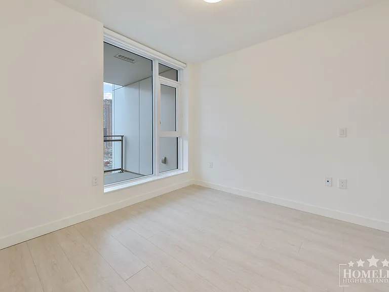 13675 107a Ave #1004 — Photo 12