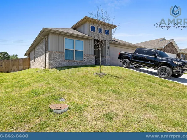 1007 SW 3rd St, Gentry, AR 72734