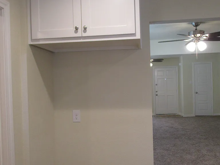 1718 NW Dallas St — Photo 5