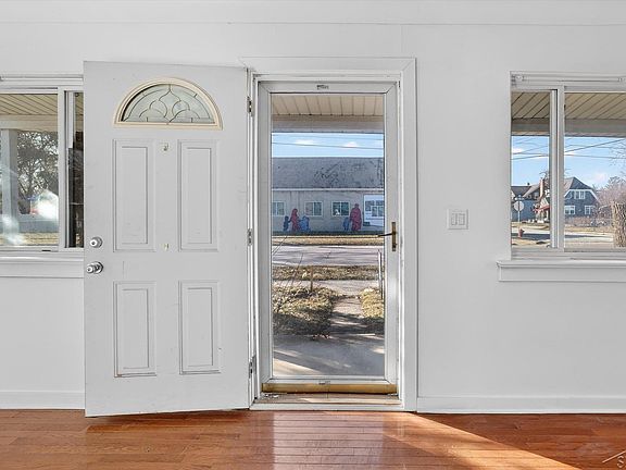 4th image of 2226 State St