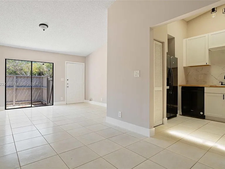 3633 NW 99th Ter #7B — Photo 2