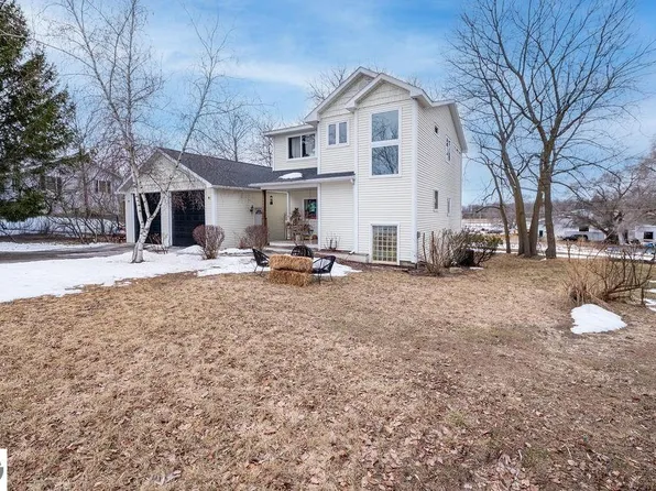 13467 Center Rd, Traverse City, MI 49686