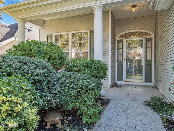 2nd image of 27 Goldensprings Drive