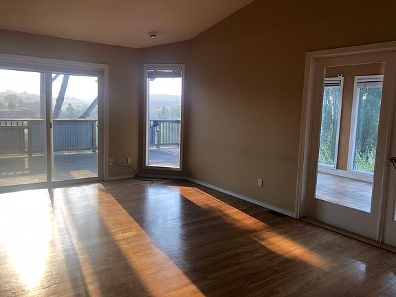3rd image of 1000 SE Sunnymead Way