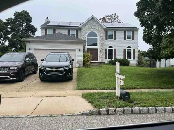 14 Blue Spruce Dr, Sicklerville, NJ 08081