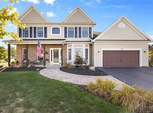10 James Hollow Dr, Churchville, NY 14428