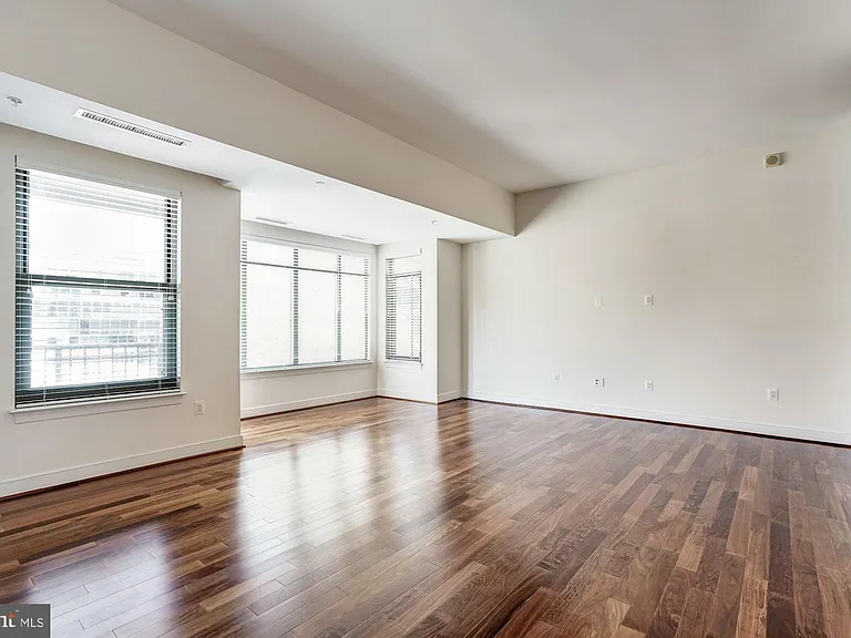 2425 L St NW #736 — Photo 9