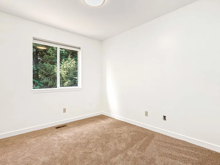 2535 Jones Ave NE — Photo 24