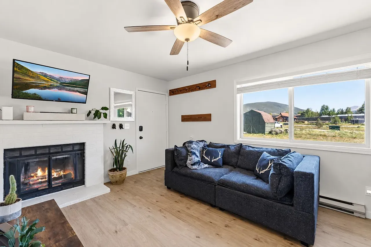 2 bed, 708 sqft, $2,600 — Photo 1