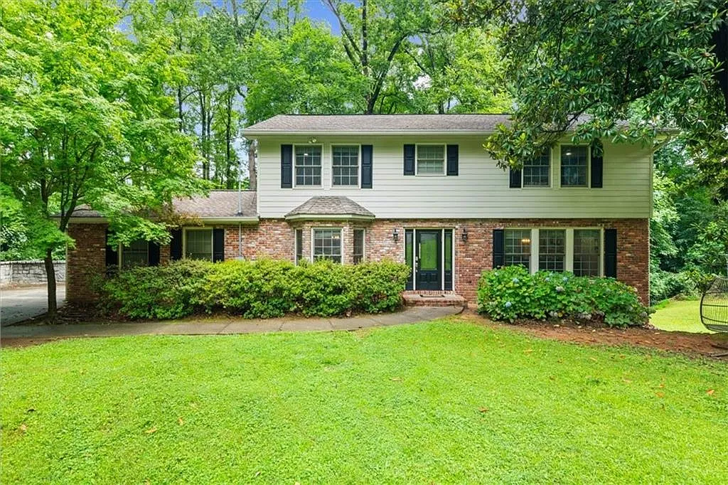 4 bed, 2.5 bath, 2472 sqft, $4,200 — Photo 1