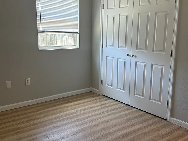 700 Mayflower Ave — Photo 11