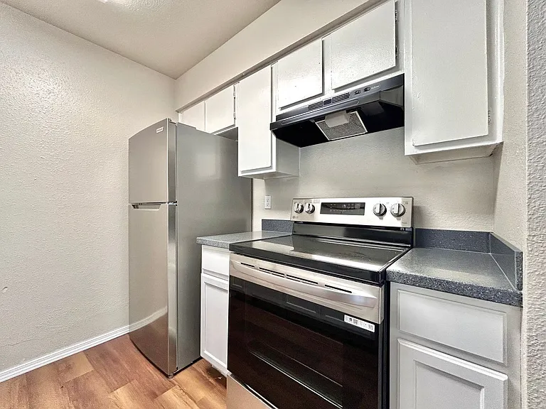 7111 E Highway 290 #D — Photo 12