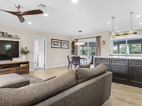 4th image of 10405 NW 39th Manor