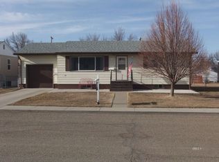 409 Hemlock Ave, Glendive, MT 59330