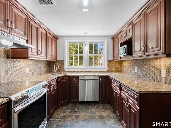 5th image of 282 Tunxis Road