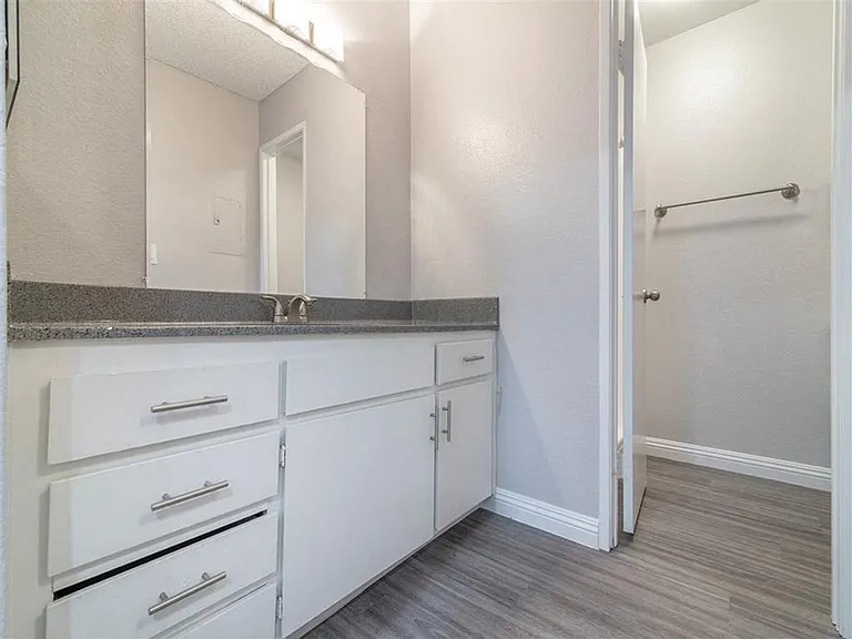 Park Heights Apartments — Photo 15
