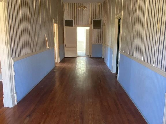 2nd image of 303 E Dekalb St