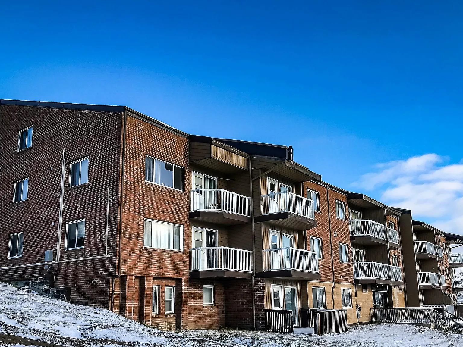 Parklane Apartments — Photo 1
