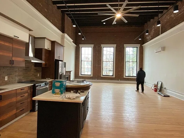 81 Main St — Photo 3