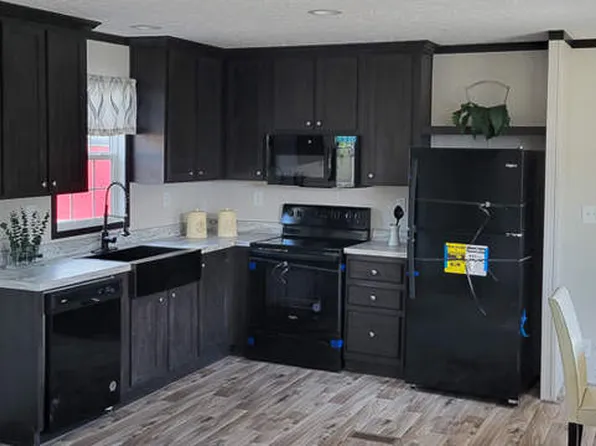 7 Poplar Acres Dr, Candler, NC 28715