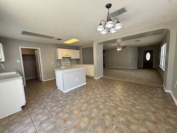 4th image of 1008 Aransas Cv
