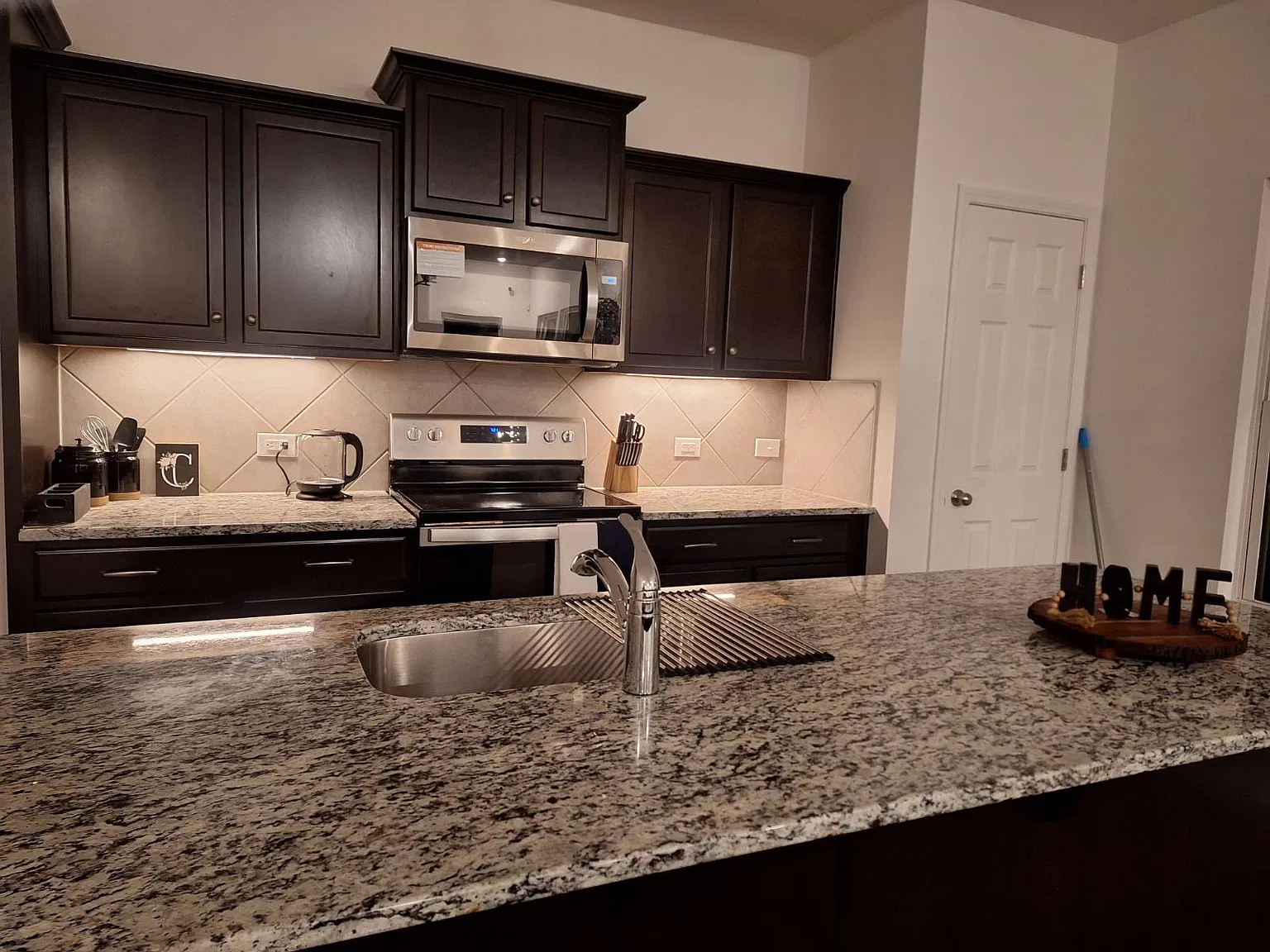 1229 Freeman View Dr — Photo 1