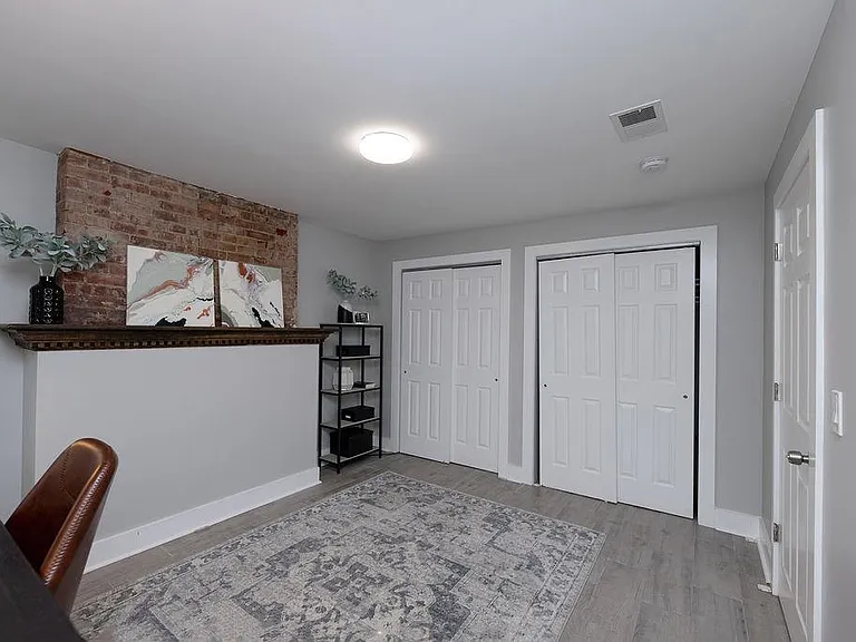 8 Elizabeth St #1 — Photo 3