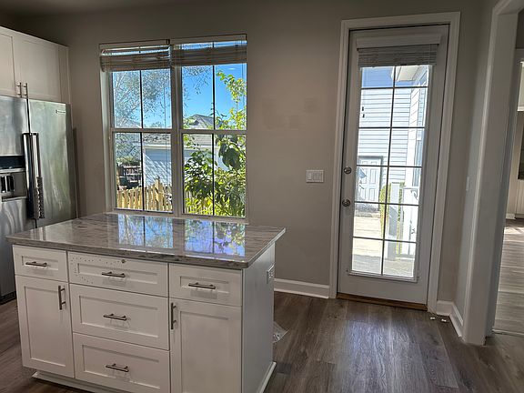 For Rent: $2,490 (3 beds, 2 baths, 1,400 Square Feet)