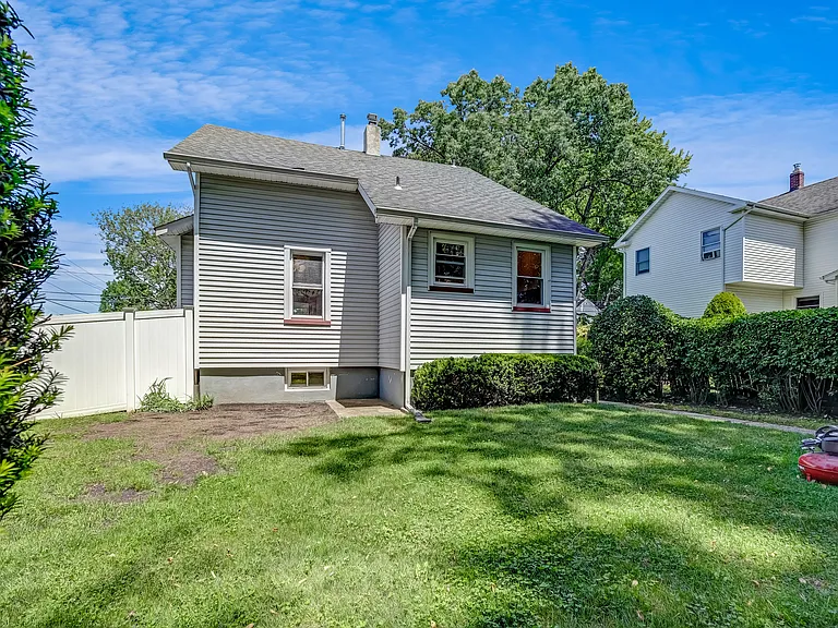 135 E Linden Ave — Photo 35