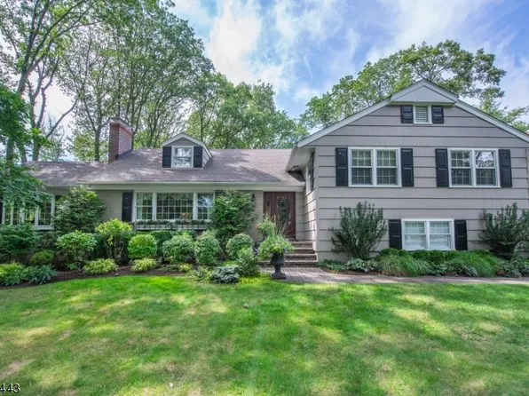 5 Old Farm Rd, North Caldwell Boro, NJ 07006