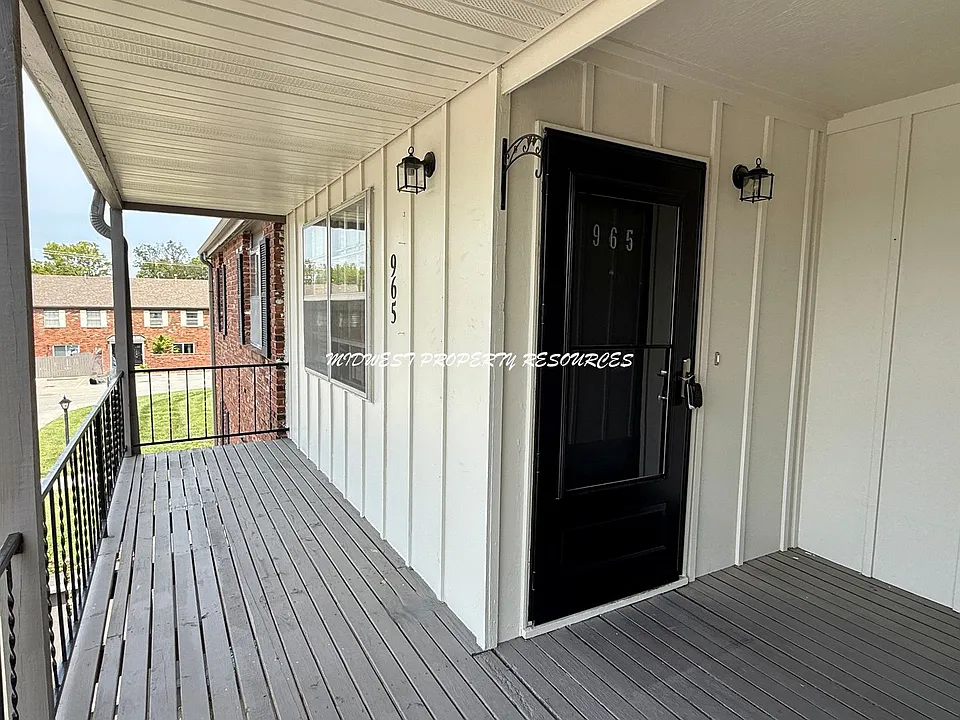 Stunning 1 Bedroom Apartment w/ Covered Parking