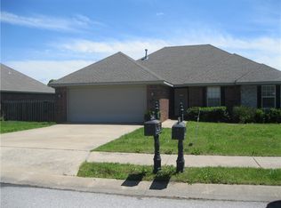 1592 Hutchinson St, Pea Ridge, AR 72751
