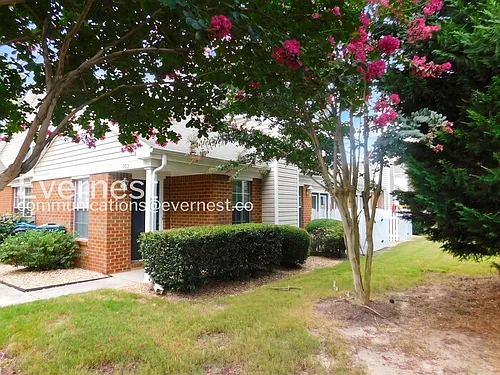 702 Westgate Cir Photo 1