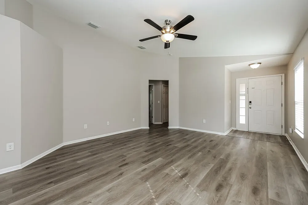 3 bed, 2.0 bath, 1275 sqft, $2,990 — Photo 4