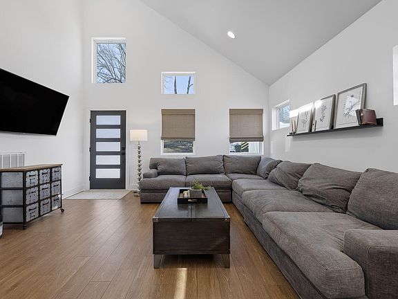 2nd image of 1120 Dagnan Ln