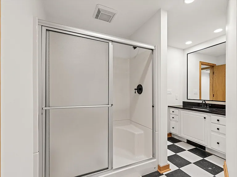 1424 Bradford Dr — Photo 40
