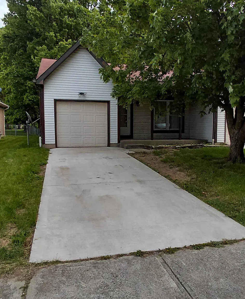 3 bed, 1000 sqft, $1,600 — Photo 1