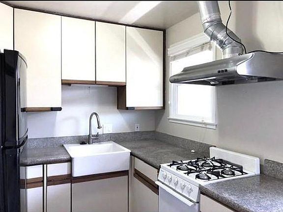 4th image of 106 El Carmelo Ave #106
