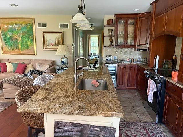 Kitchen Eating Bar -Granite